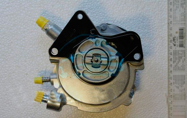 Насос вакуумный + топливный 2.5TDI