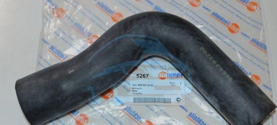 Патрубок интеркулера нижний R OM646 2.2CDI